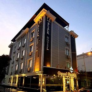 Grand Black Hotel